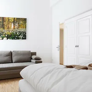 Apartment Sc 02 By Rockchair L Superhost Status L 4 Bedrooms Boxspringbeds 2 Bathrooms Balcony Elevator - Cozy Family & Business Flair Welcomes You!, Berlin